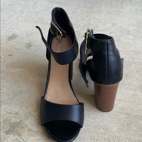 A pair of buckle black heels - Picture 3 of 3